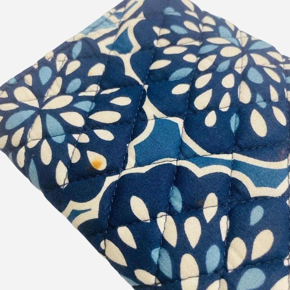Vera Bradley~ Turn Lock Wristlet/Wallet~ Petal Splash Pattern~ 6.25" x 4.5" - Picture 9 of 11
